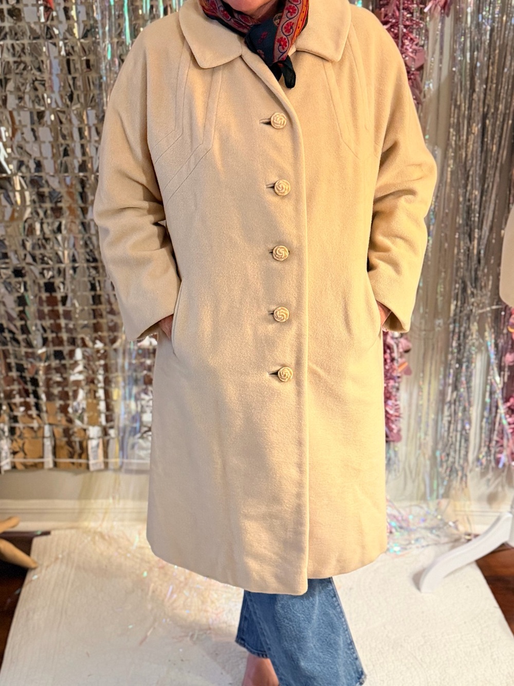 Vintage 100% cashmere coat in the dreamiest winter-cream shade.
